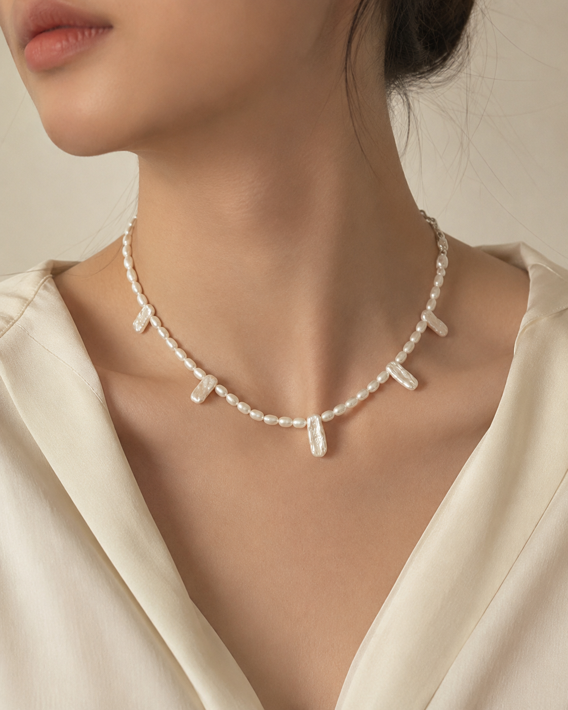 Élise Pearl Necklace