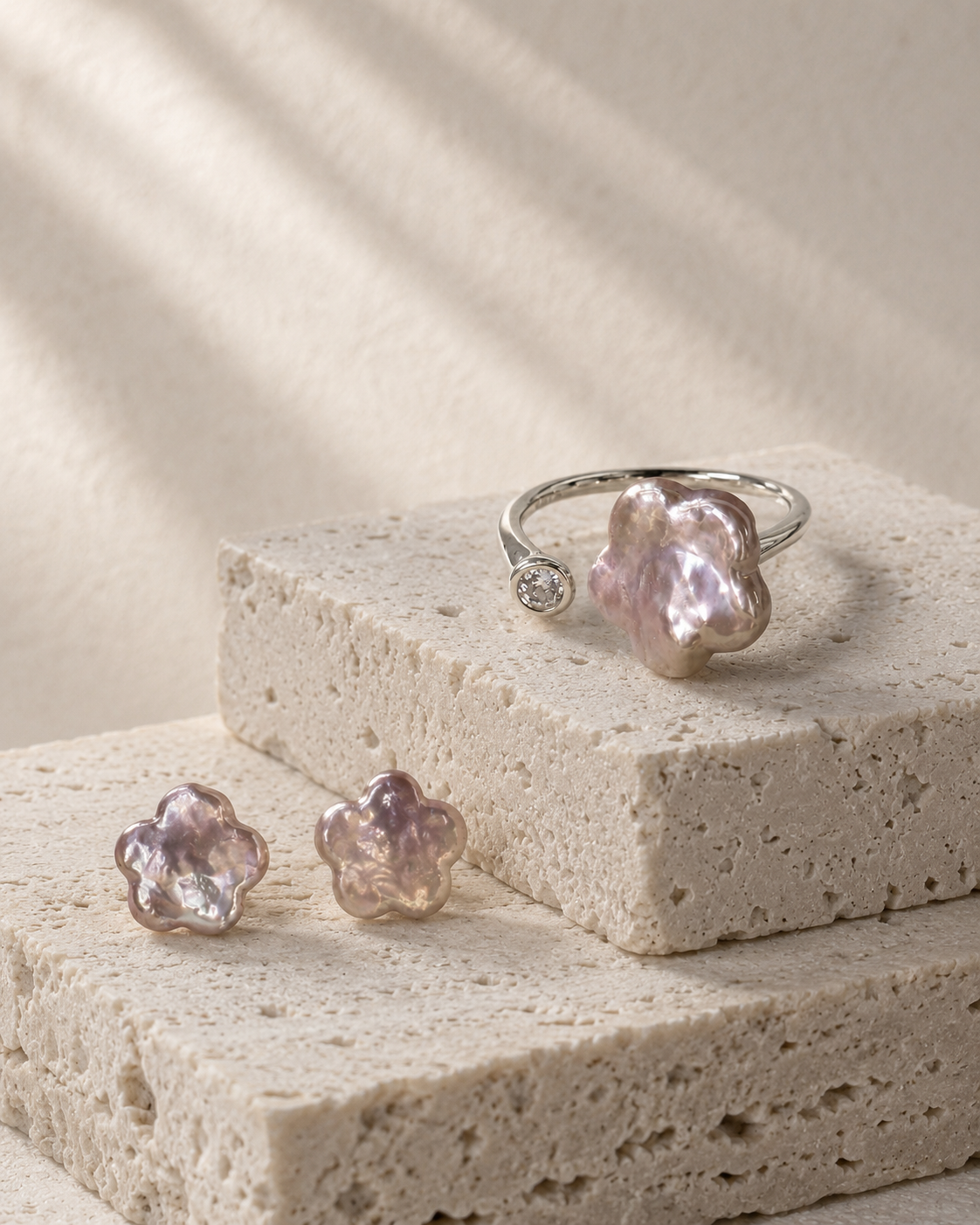 Fleur de Lune Pearl Ring