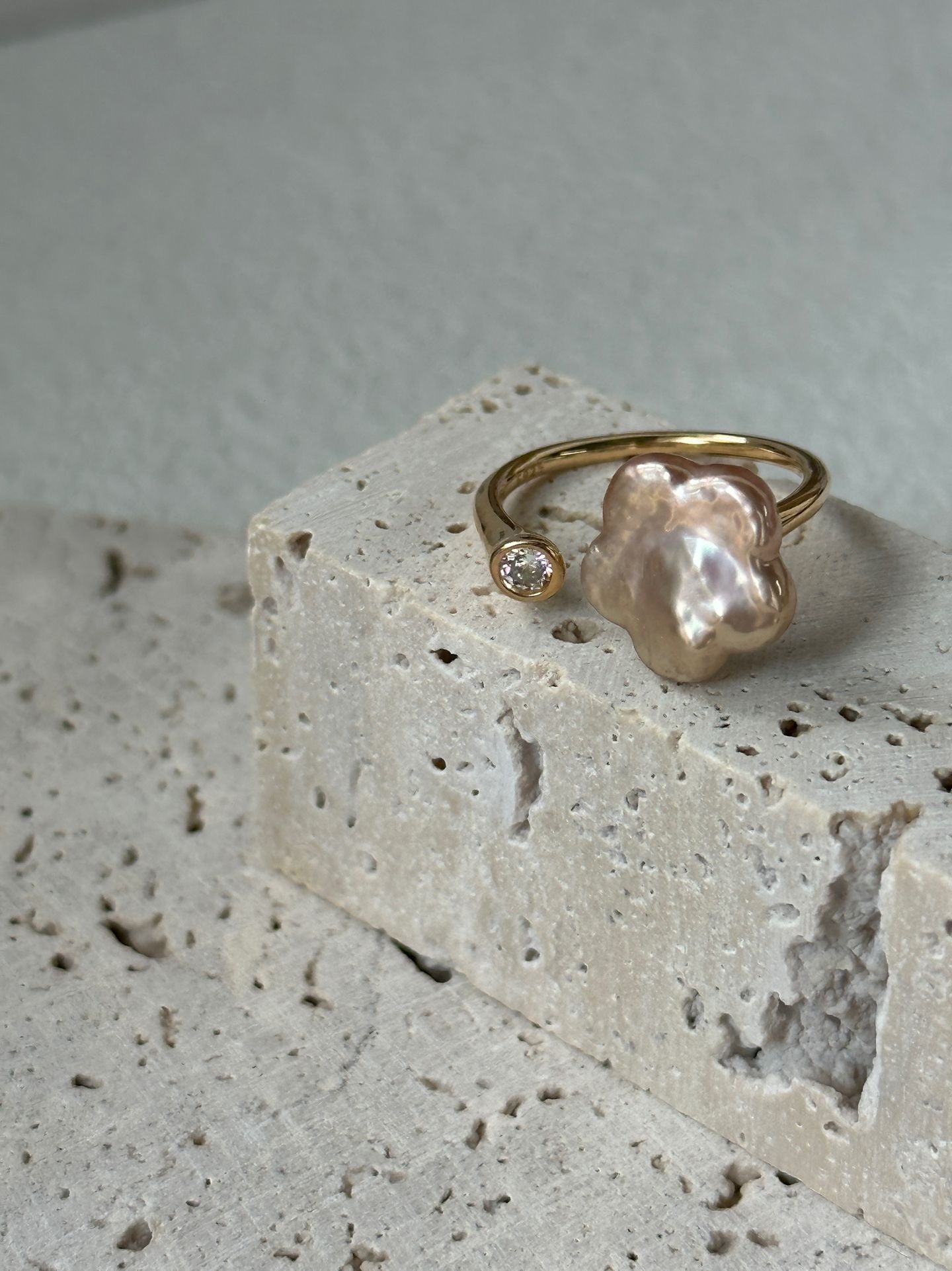 Fleur de Lune Pearl Ring