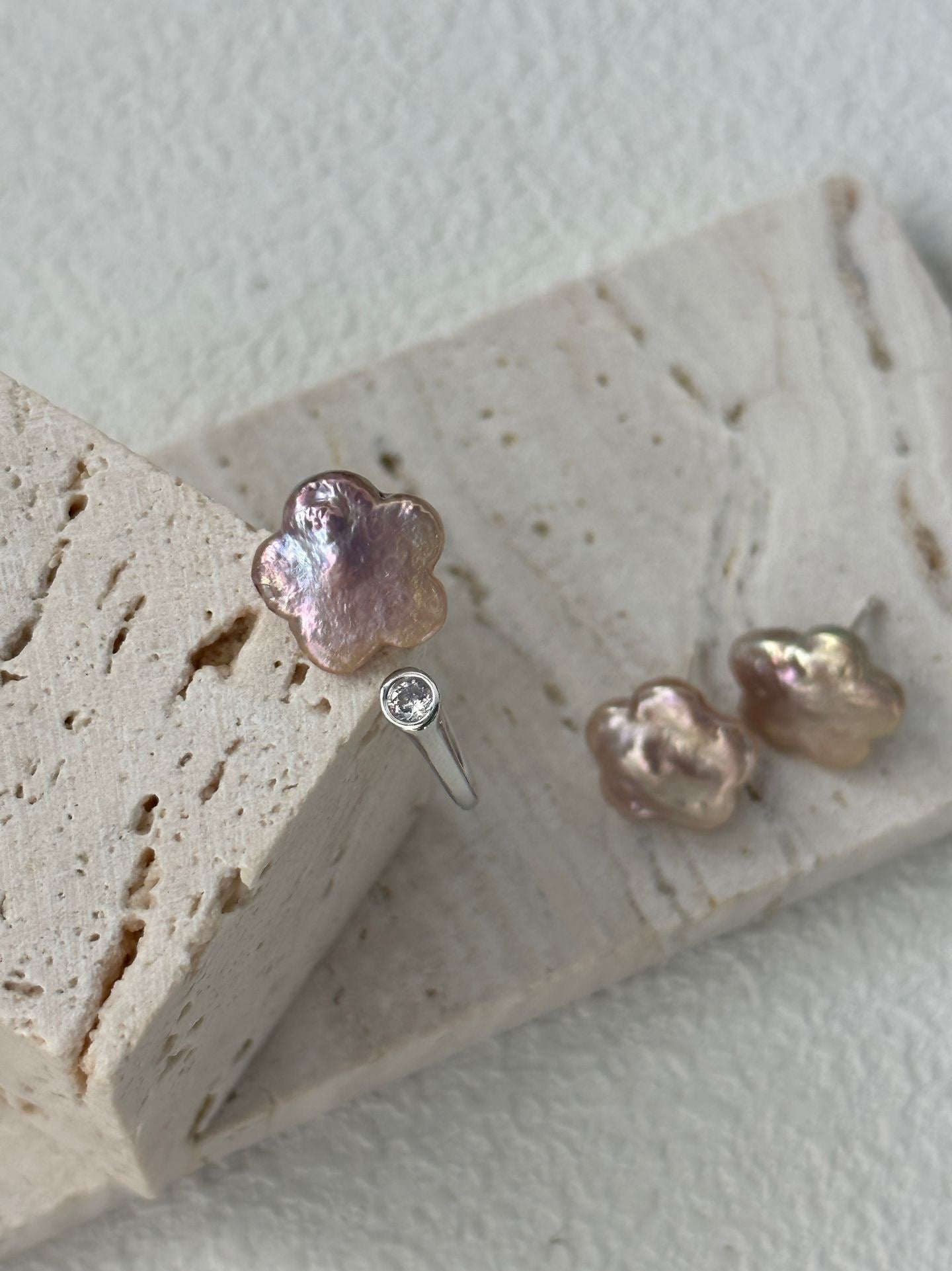 Fleur de Lune Pearl Ring