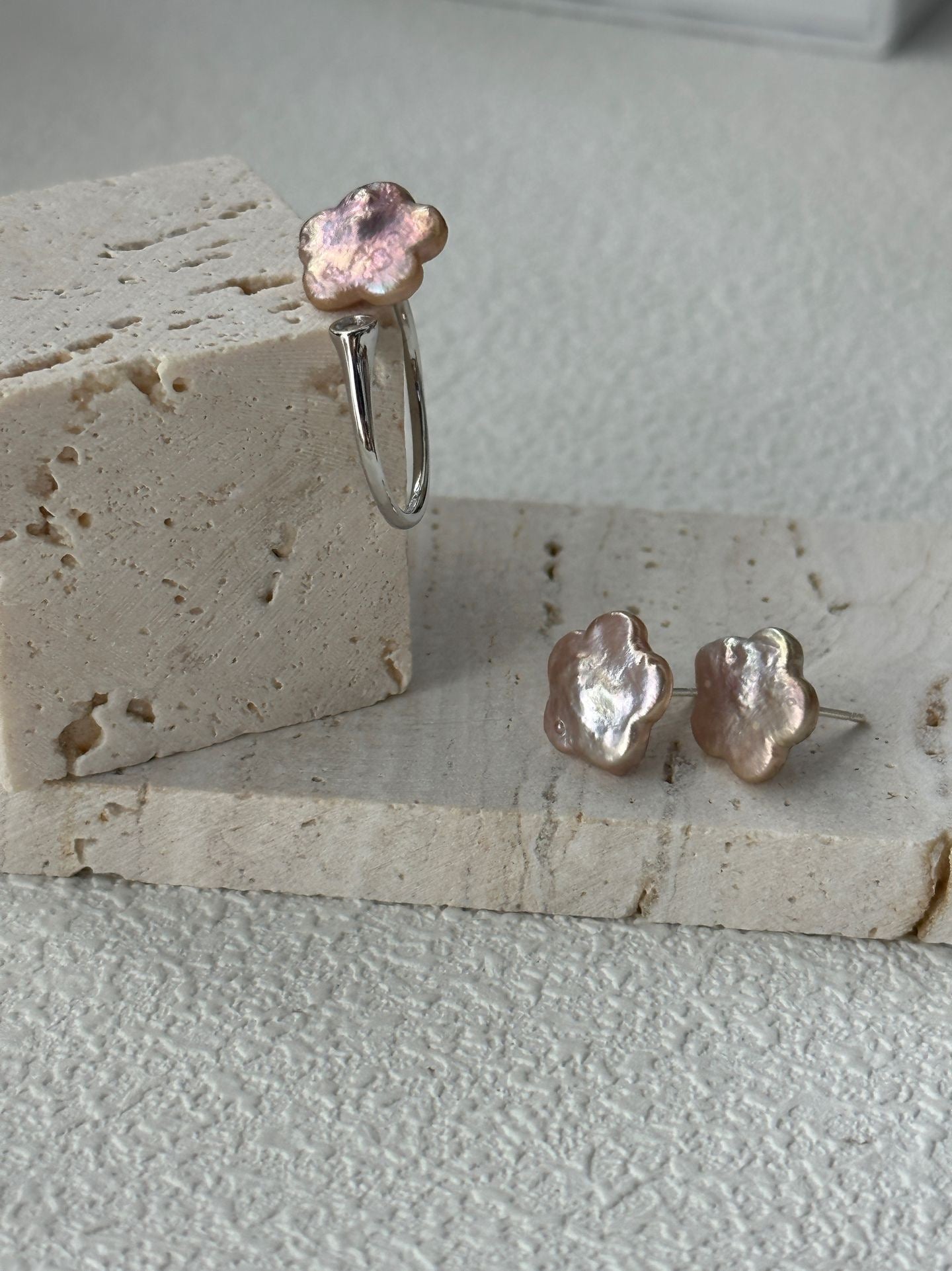 Fleur de Lune Pearl Ring